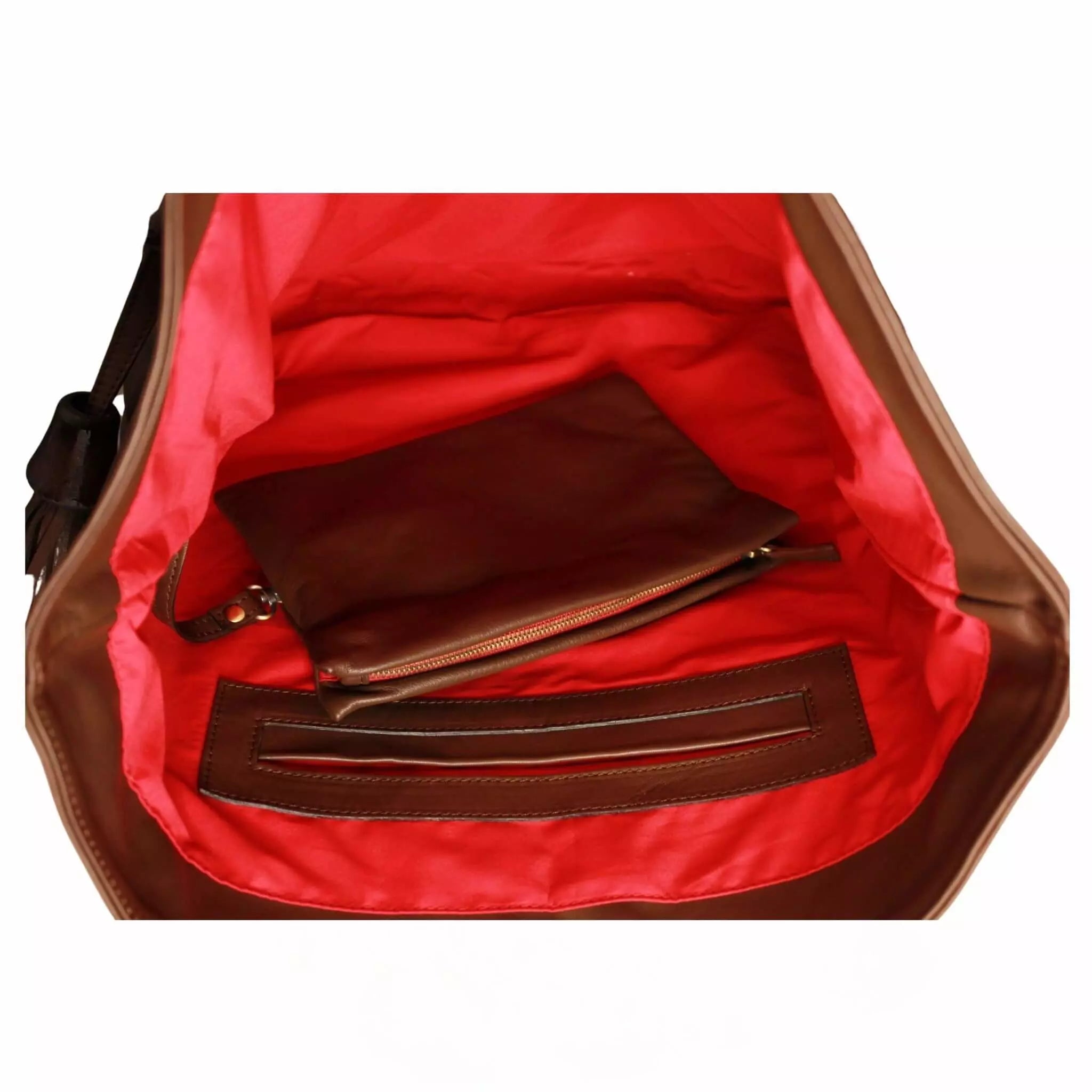 Innenseite der braunen ABURY Shopper Tasche aus Leder #farbe_braun