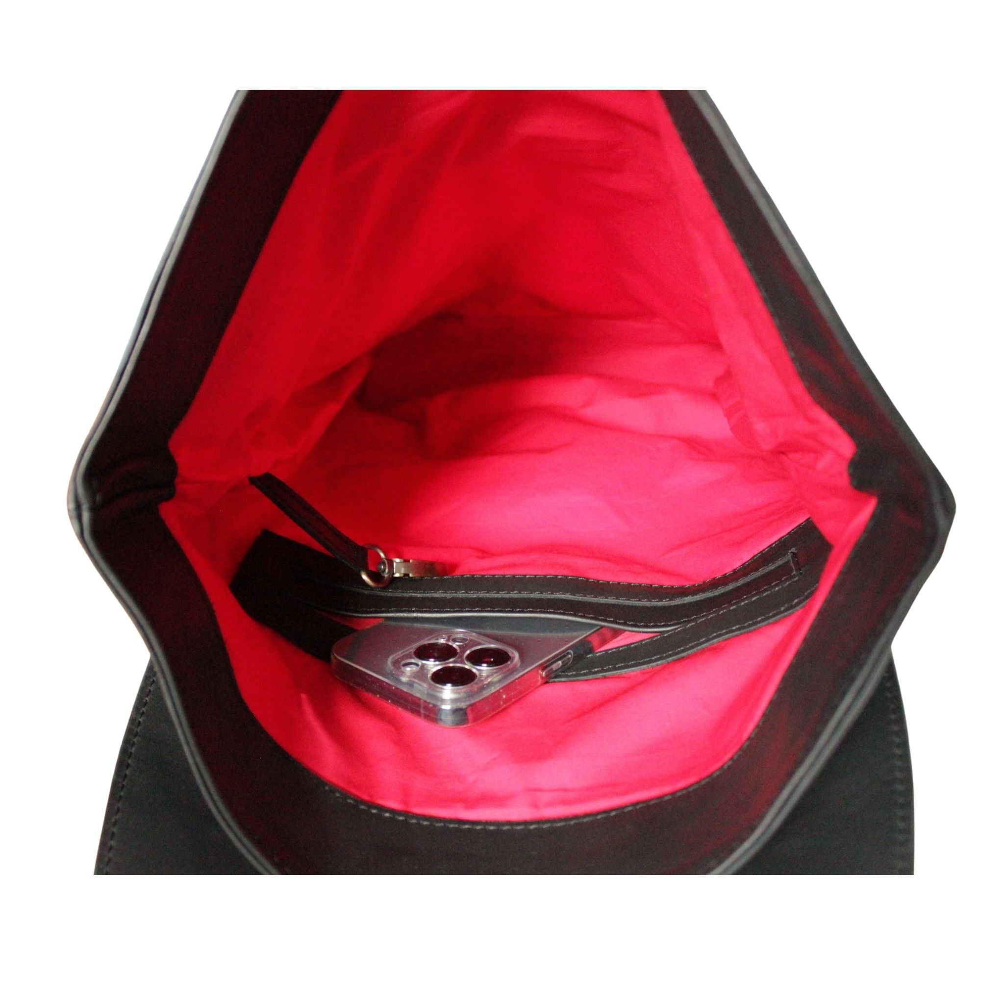 Rote Innenseite des schwarzen ABURY-Rucksacks