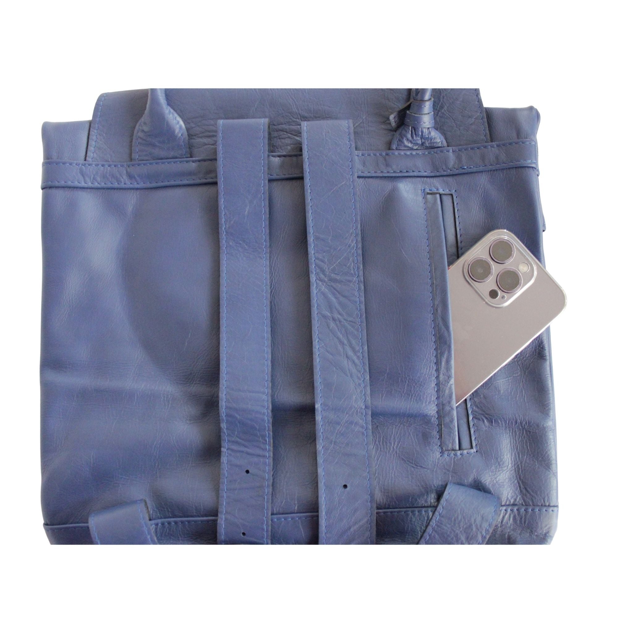 Nachaufnahme von dem blauen ABURY-Rucksack