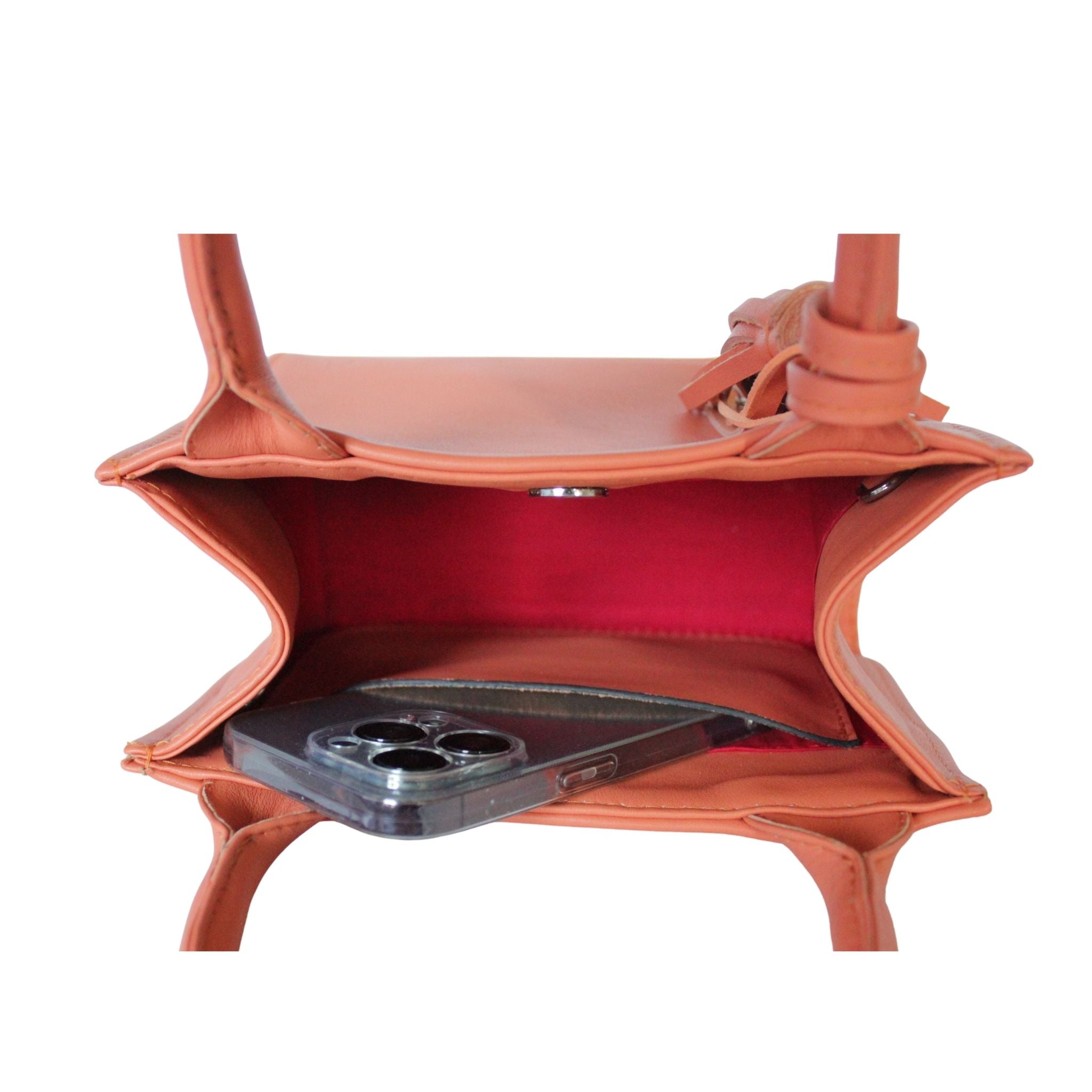 Rote Innenseite der korallenfarbigen ABURY City Tasche #farbe_korall