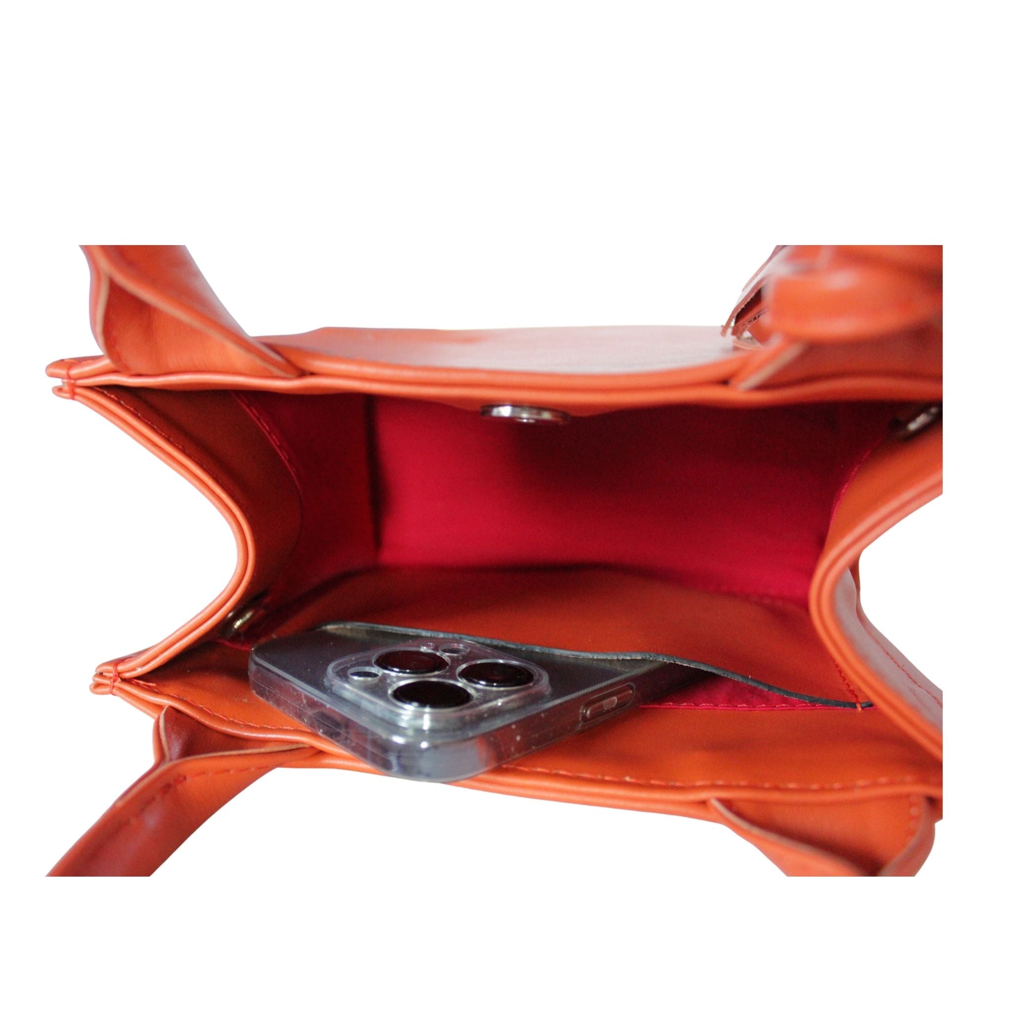 Rote Innenseite der orangenfarbigen ABURY City Tasche