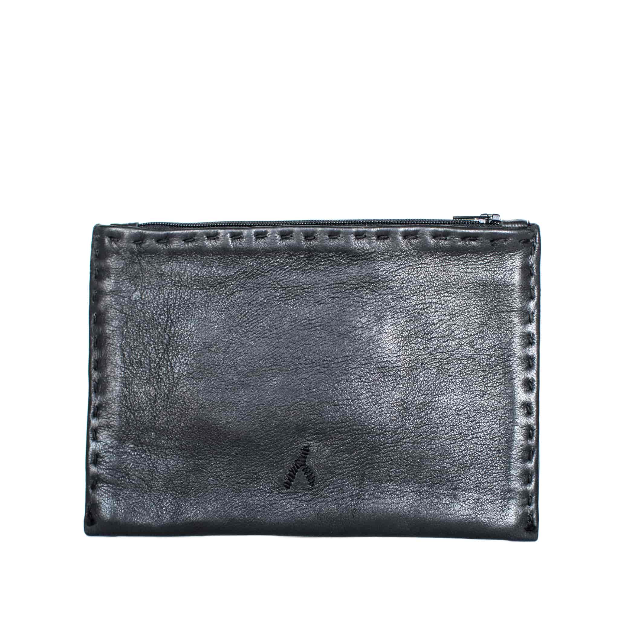 Rückseite der schwarzen ABURY Besticktes Täschchen aus Leder. #farbe_schwarz