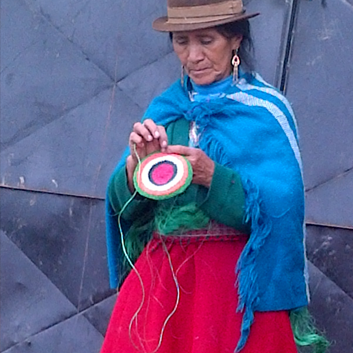 ecuadorian artisan weaving basket