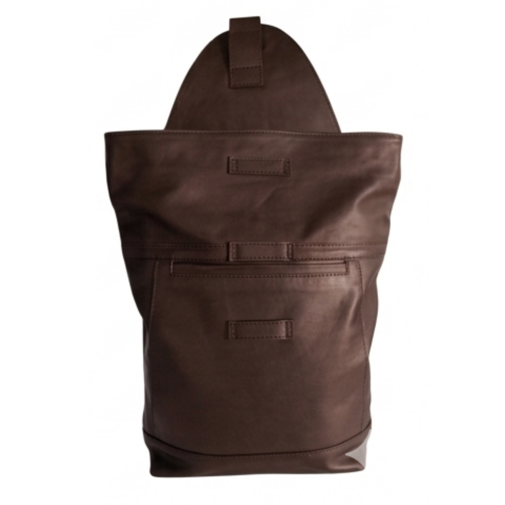 Vorderseite des geöffneten braunen Rucksacks. #farbe_braun