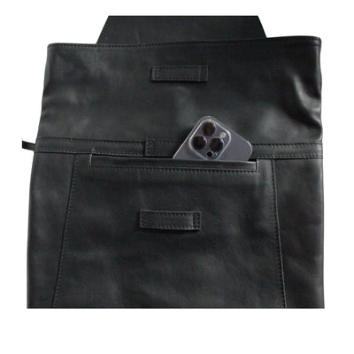 Nahaufnahme von dem schwarzen ABURY-Rucksack #farbe_schwarz