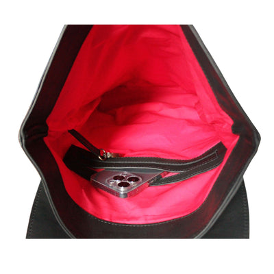 Rote Innenseite des schwarzen ABURY-Rucksacks #farbe_schwarz