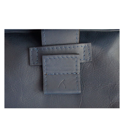 Nachaufnahme von dem blauen ABURY-Rucksack 