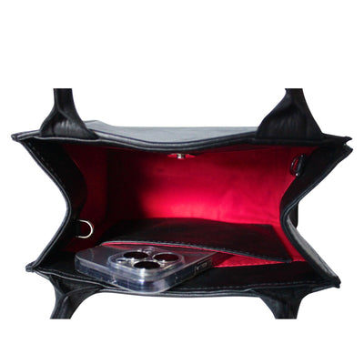 Rote Innenseite der schwarzen ABURY City Tasche  #farbe_schwarz