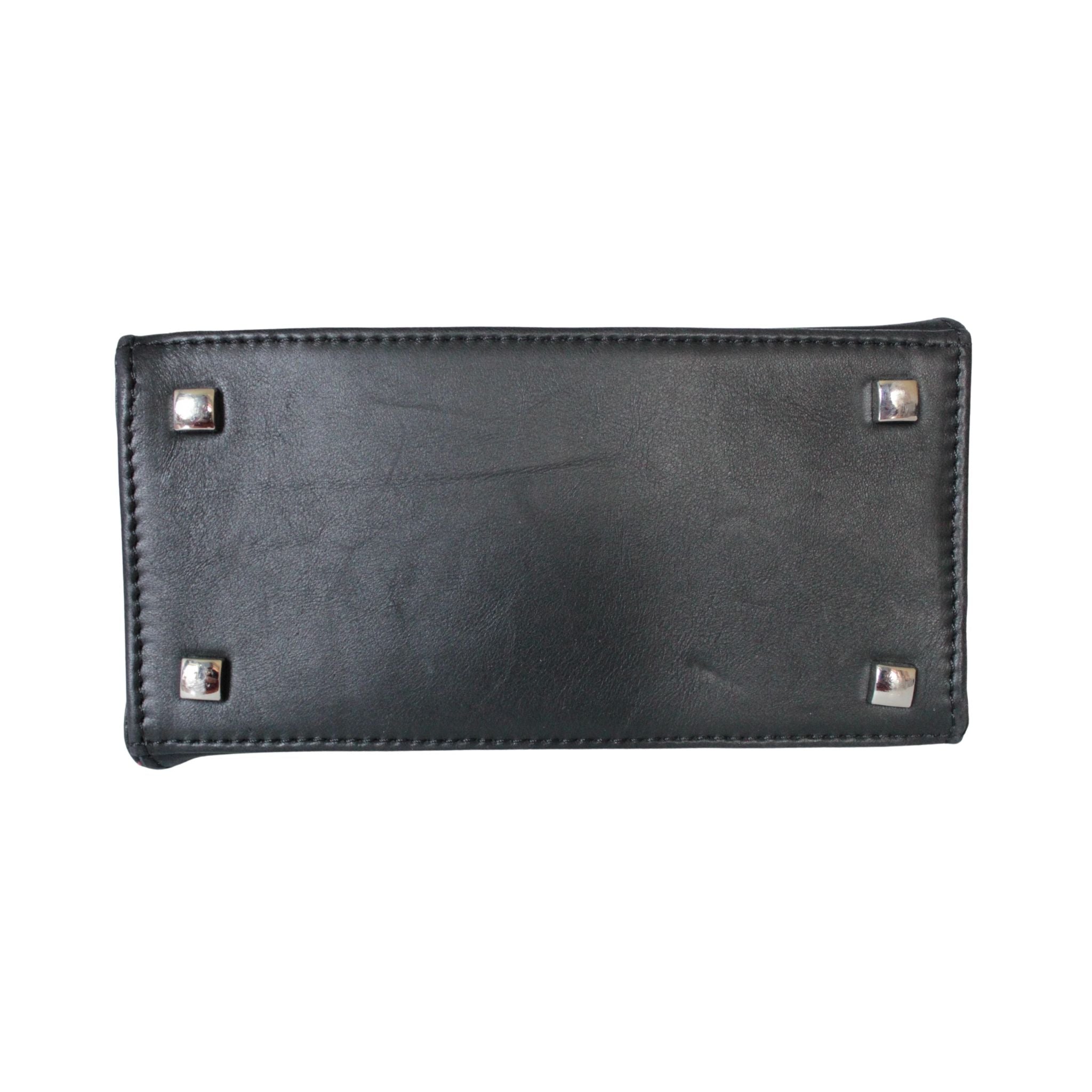 Boden der schwarzen ABURY City Tasche  