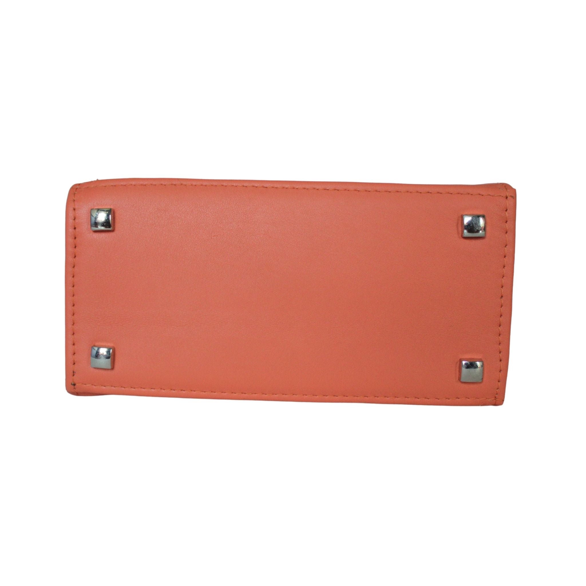 Boden der korallenfarbigen ABURY City Tasche 