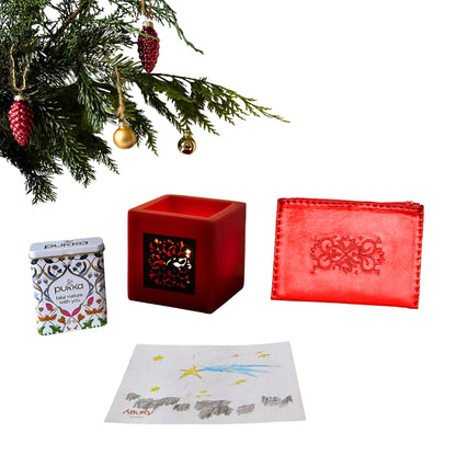 Weihnachts-Geschenkset: Windlicht, Lederpouch, Tee & handbemalte Postkarte