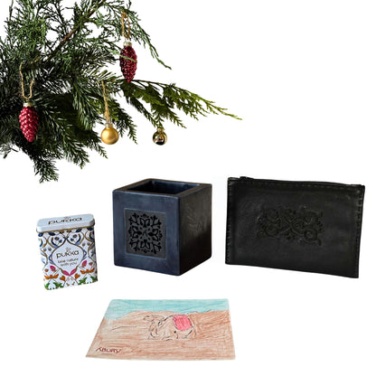 Weihnachts-Geschenkset: Windlicht, Lederpouch, Tee & handbemalte Postkarte
