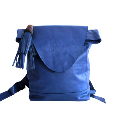 Vorderseite des blauen Rucksacks.   #farbe_blau