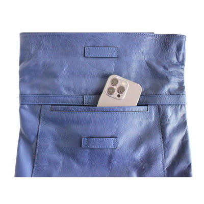 Detailaufnahme des blauen Rucksacks. #farbe_blau