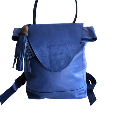 Vorderseite des blauen Rucksacks.  #farbe_blau