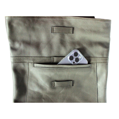 Detailaufnahme der Innenseite des khakifarbenen Rucksacks. #farbe_khaki