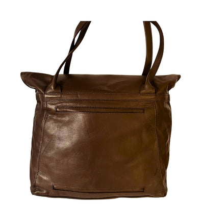 Rückseite von der braunen ABURY Shopper Tasche aus Leder #farbe_braun