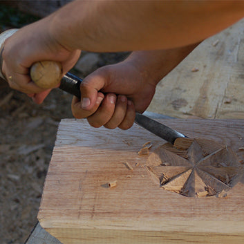 romanian crafts: wood carving